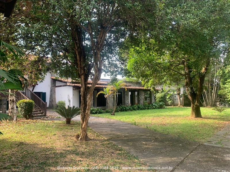 Casa comercial para Alugar no Vila Julieta em Resende