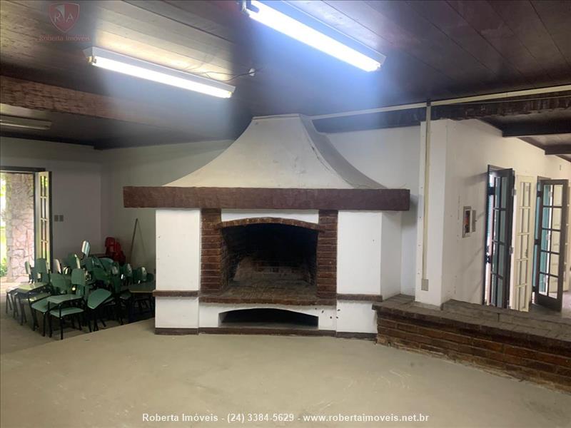 Casa comercial para Alugar no Vila Julieta em Resende