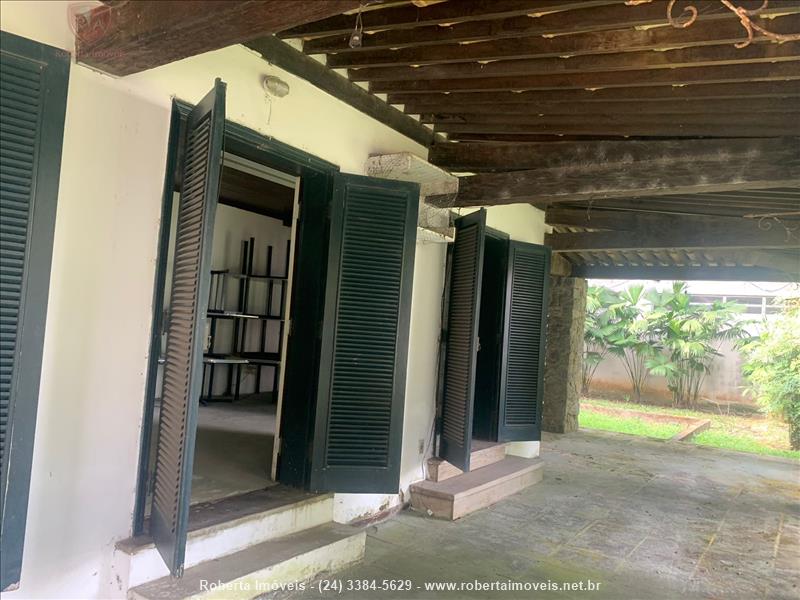 Casa comercial para Alugar no Vila Julieta em Resende