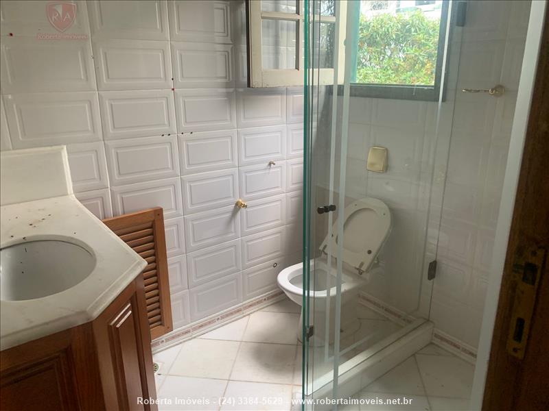 Casa comercial para Alugar no Vila Julieta em Resende