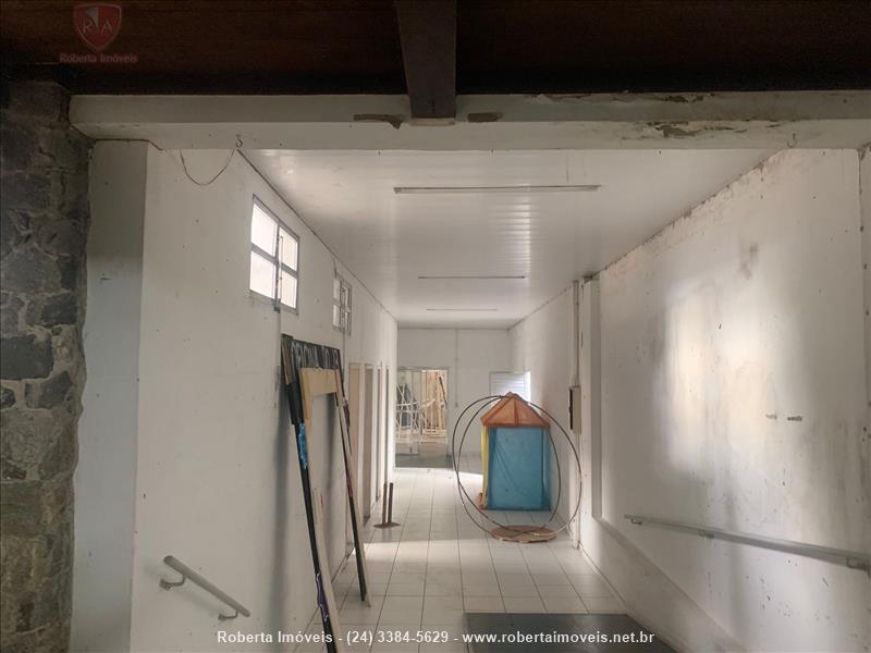 Casa comercial para Alugar no Vila Julieta em Resende