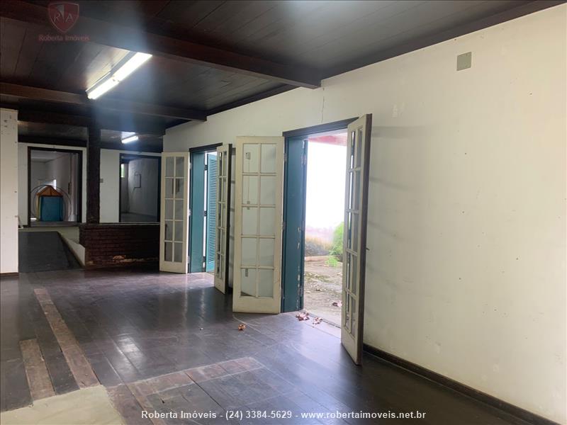 Casa comercial para Alugar no Vila Julieta em Resende