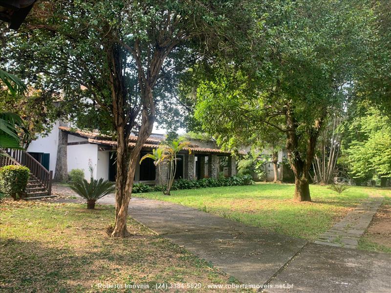 Casa comercial para Alugar no Vila Julieta em Resende