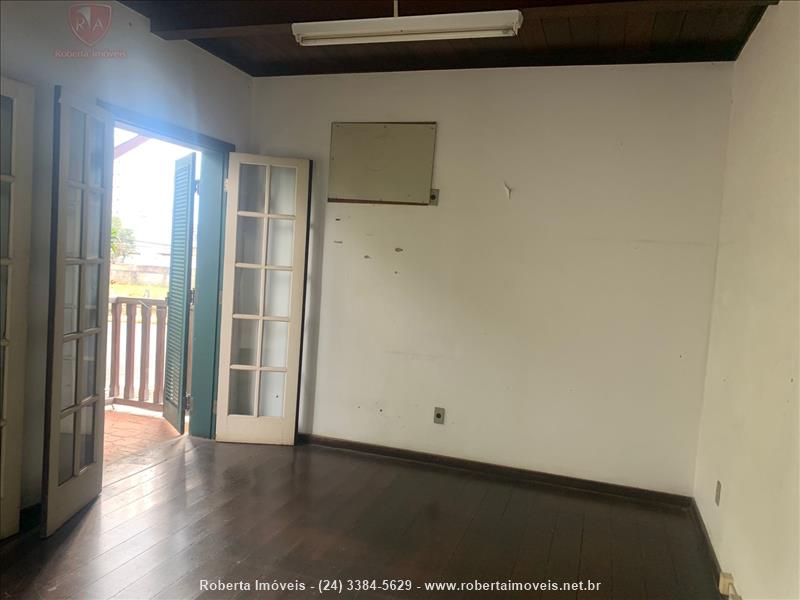 Casa comercial para Alugar no Vila Julieta em Resende