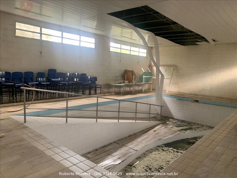 Casa comercial para Alugar no Vila Julieta em Resende