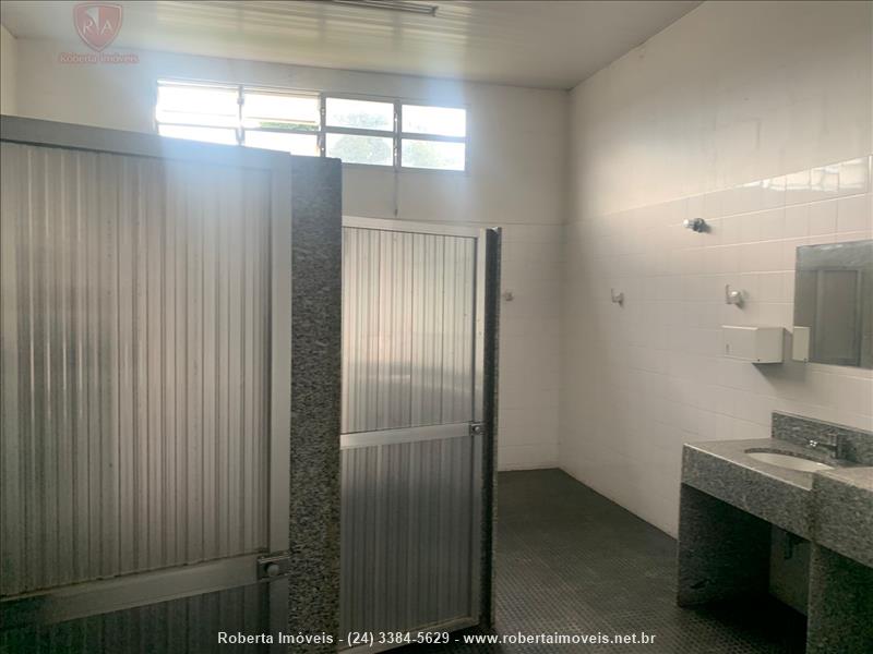Casa comercial para Alugar no Vila Julieta em Resende
