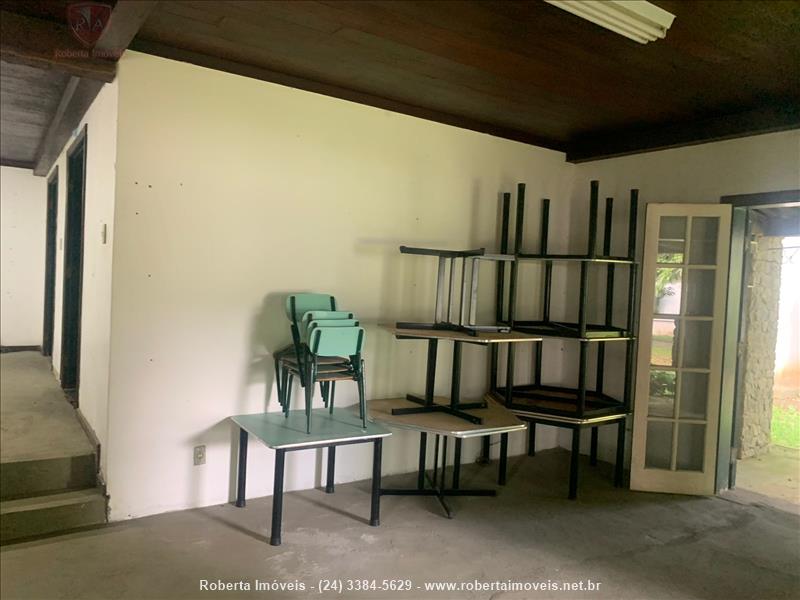 Casa comercial para Alugar no Vila Julieta em Resende