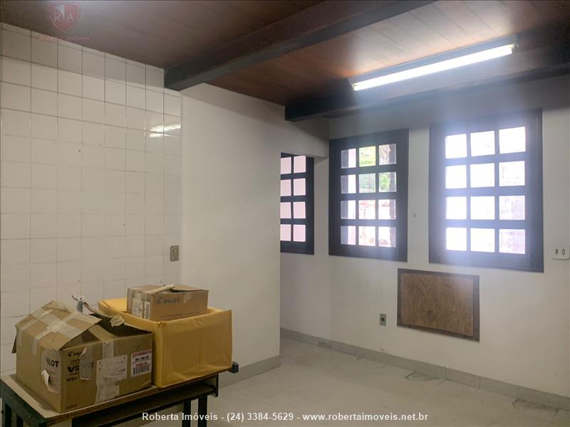 Casa comercial para Alugar no Vila Julieta em Resende