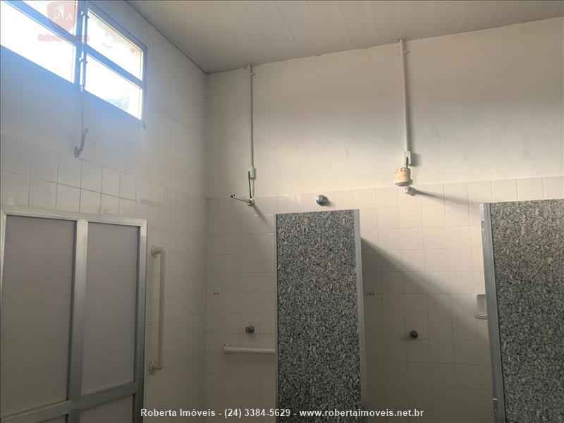 Casa comercial para Alugar no Vila Julieta em Resende