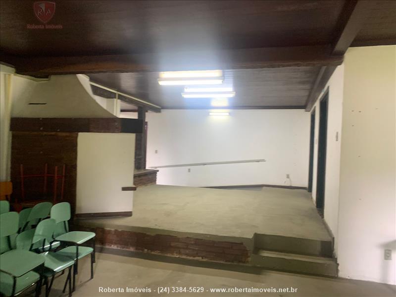Casa comercial para Alugar no Vila Julieta em Resende