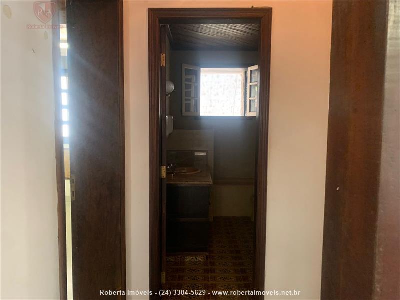 Casa comercial para Alugar no Vila Julieta em Resende
