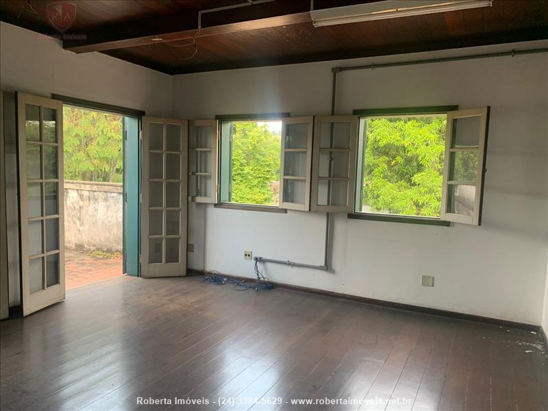 Casa comercial para Alugar no Vila Julieta em Resende