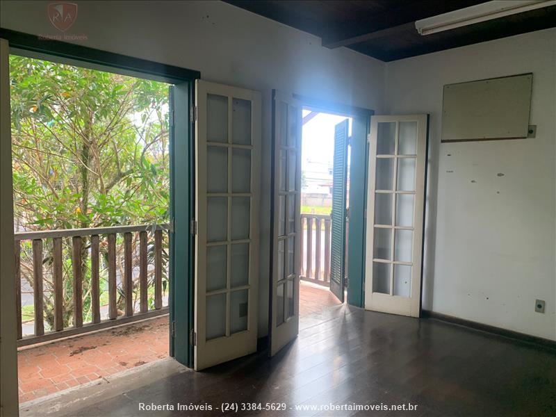 Casa comercial para Alugar no Vila Julieta em Resende