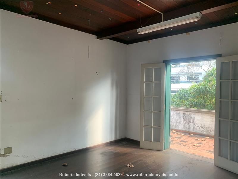 Casa comercial para Alugar no Vila Julieta em Resende