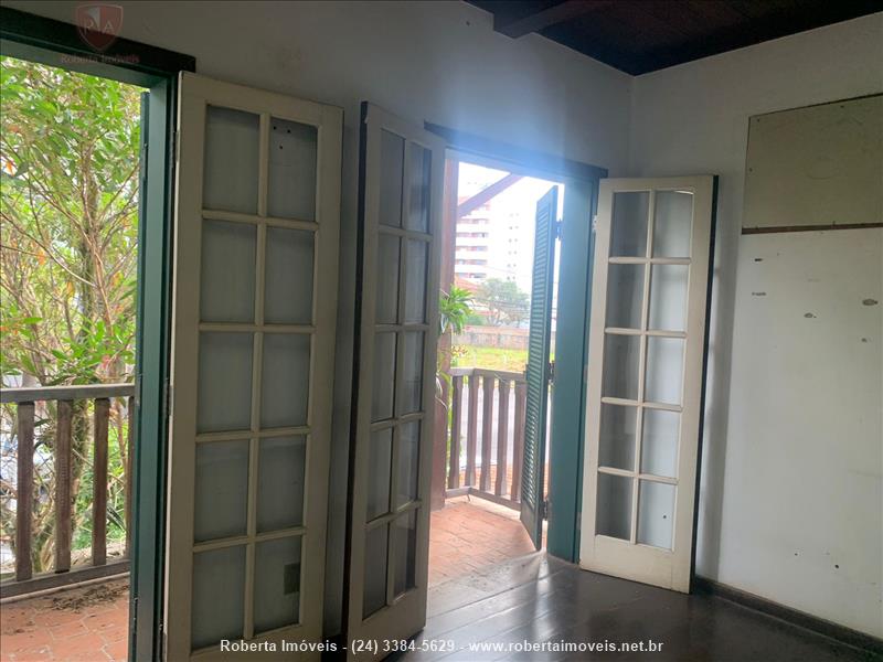 Casa comercial para Alugar no Vila Julieta em Resende