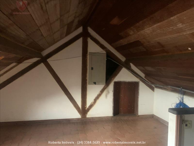 Casa comercial para Alugar no Vila Julieta em Resende