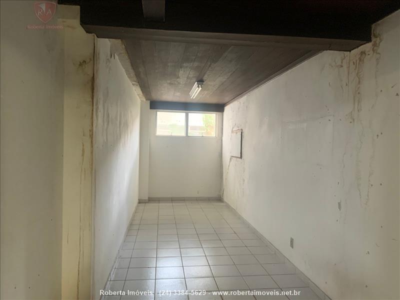 Casa comercial para Alugar no Vila Julieta em Resende