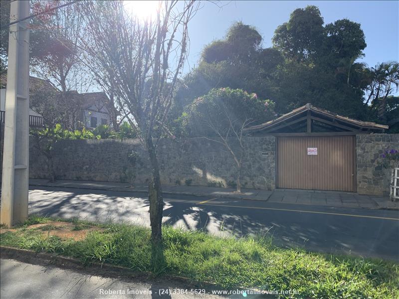 Casa comercial para Alugar no Vila Julieta em Resende
