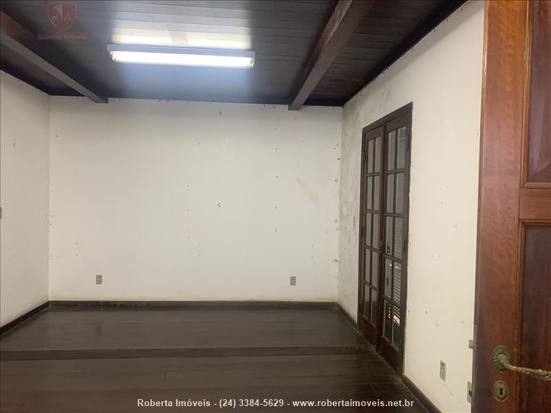 Casa comercial para Alugar no Vila Julieta em Resende
