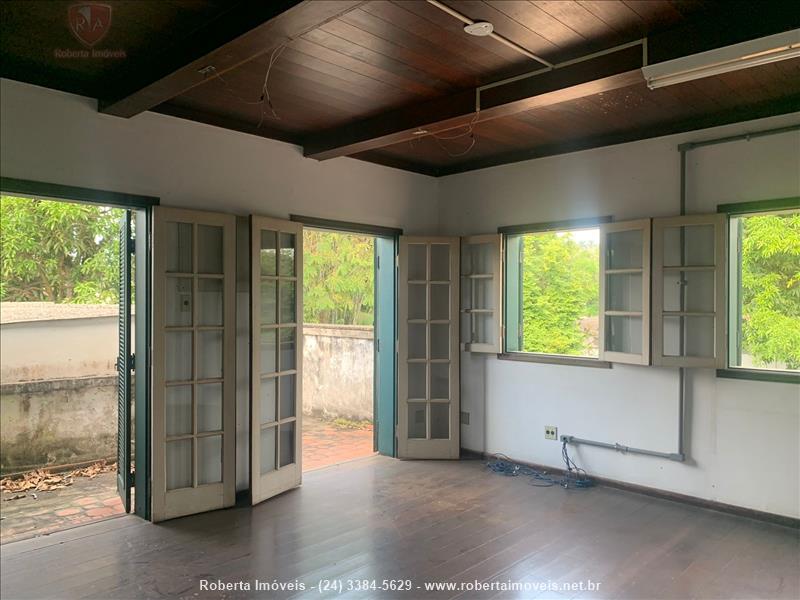 Casa comercial para Alugar no Vila Julieta em Resende