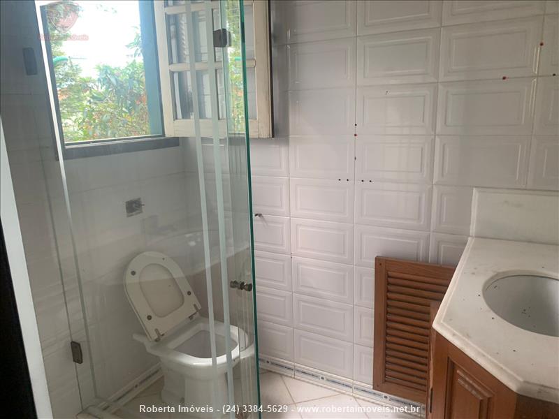 Casa comercial para Alugar no Vila Julieta em Resende