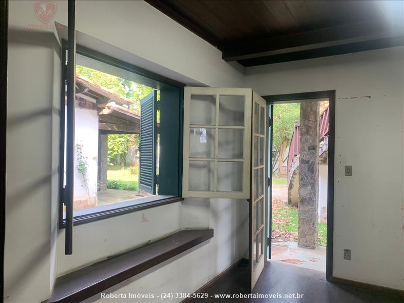 Casa comercial para Alugar no Vila Julieta em Resende