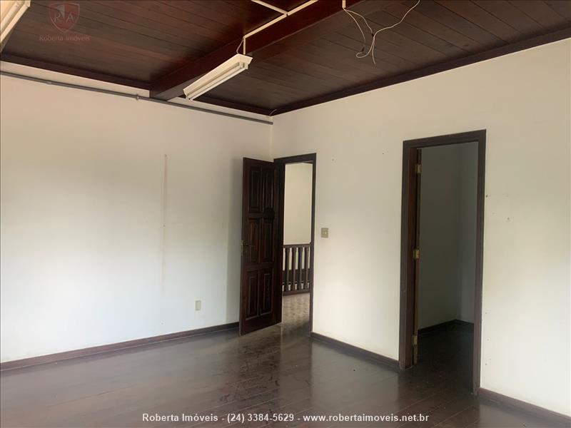 Casa comercial para Alugar no Vila Julieta em Resende
