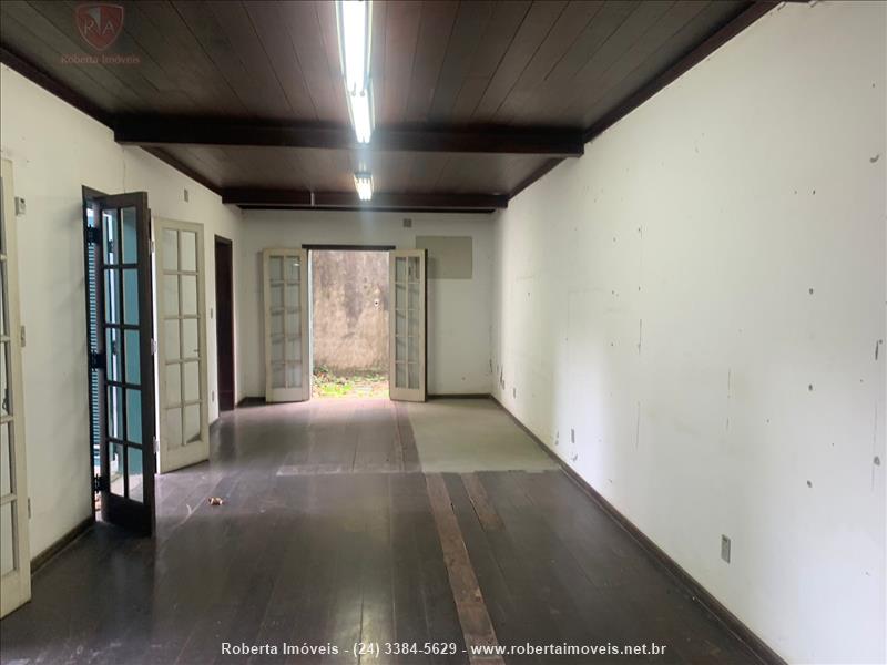 Casa comercial para Alugar no Vila Julieta em Resende