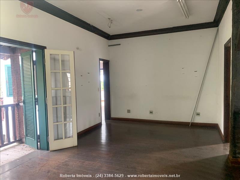 Casa comercial para Alugar no Vila Julieta em Resende
