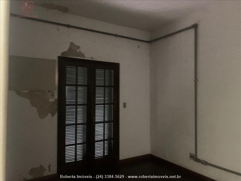 Casa comercial para Alugar no Vila Julieta em Resende