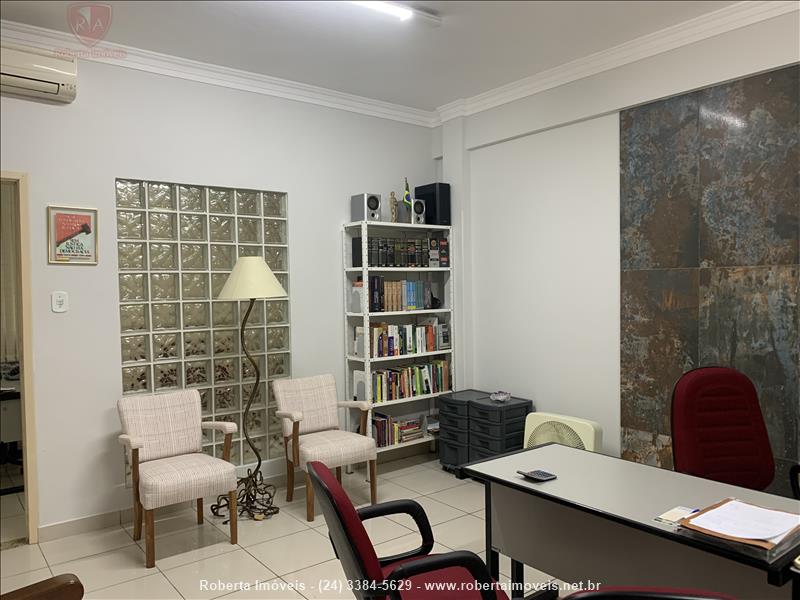 Sala Comercial a Venda no Centro em Resende