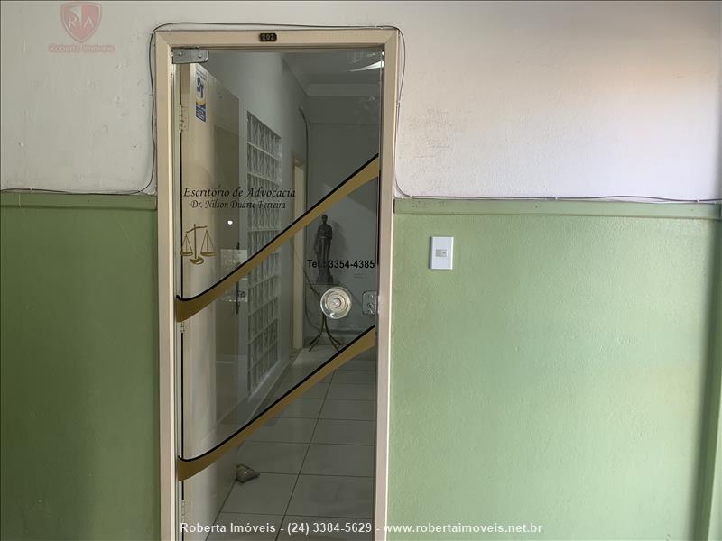 Sala Comercial a Venda no Centro em Resende