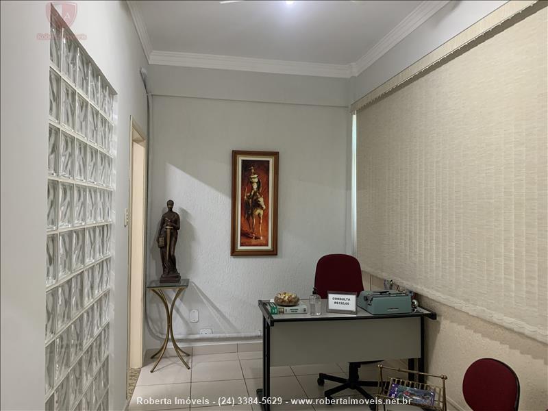 Sala Comercial a Venda no Centro em Resende