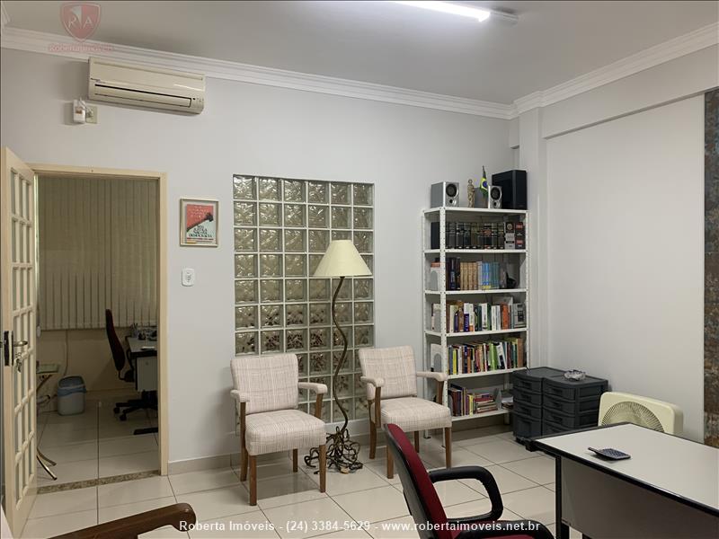 Sala Comercial a Venda no Centro em Resende
