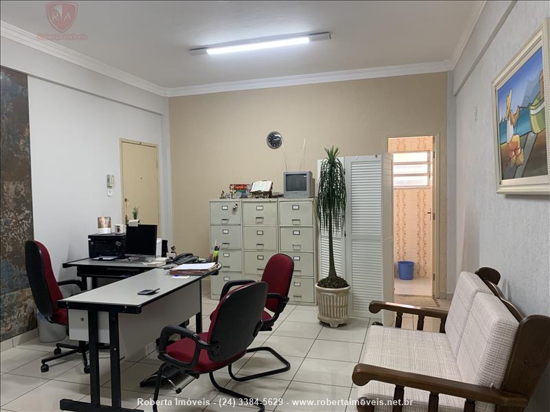 Sala Comercial a Venda no Centro em Resende