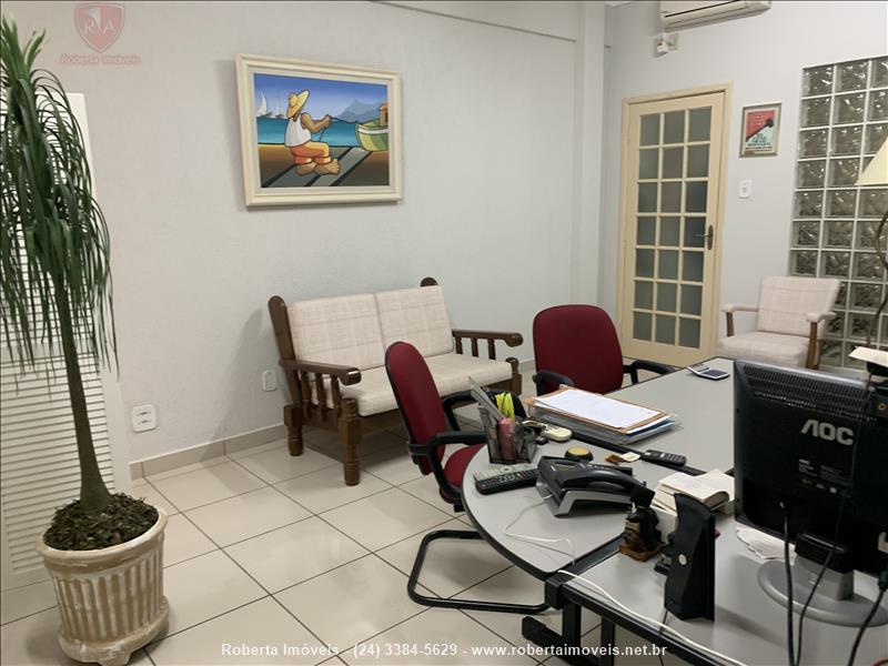 Sala Comercial a Venda no Centro em Resende