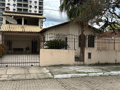 Casa à Venda