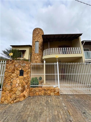 Casa à Venda